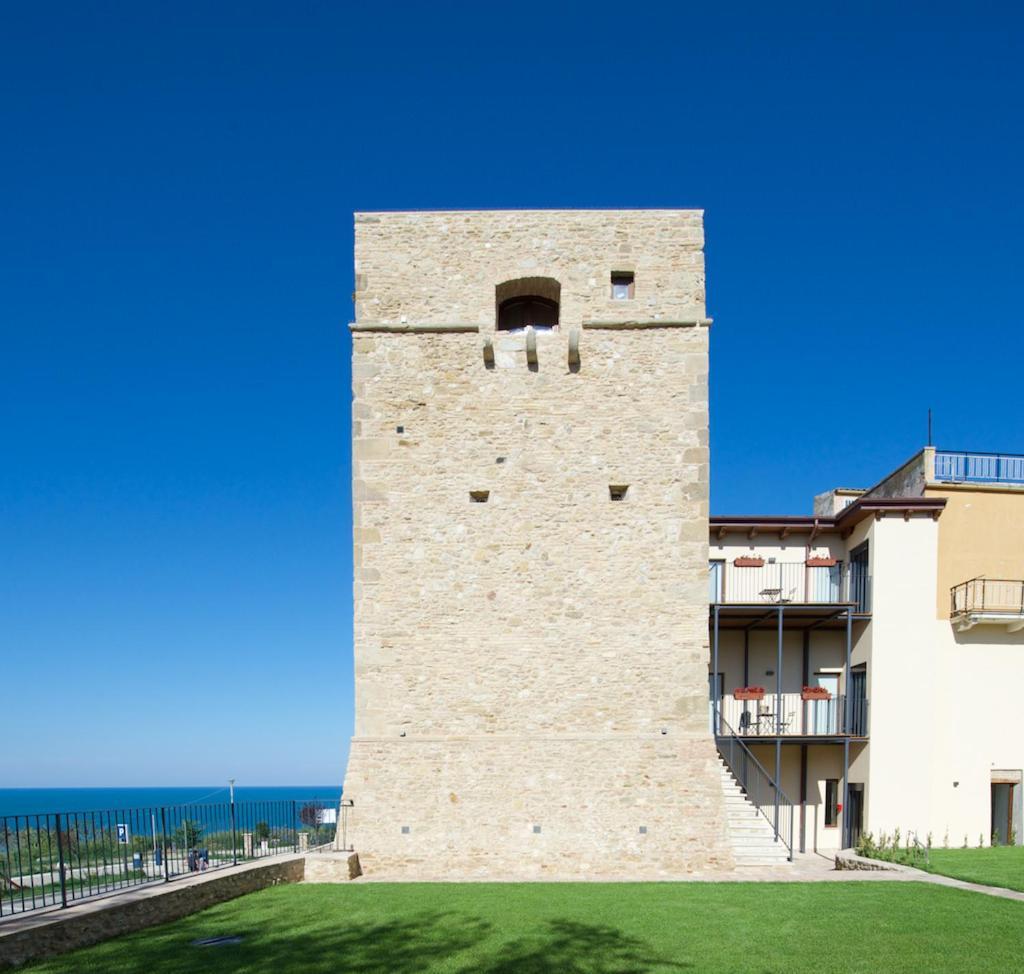 Torre Della Loggia - Dimora Storica - Ortona Bed and Breakfast Exterior foto